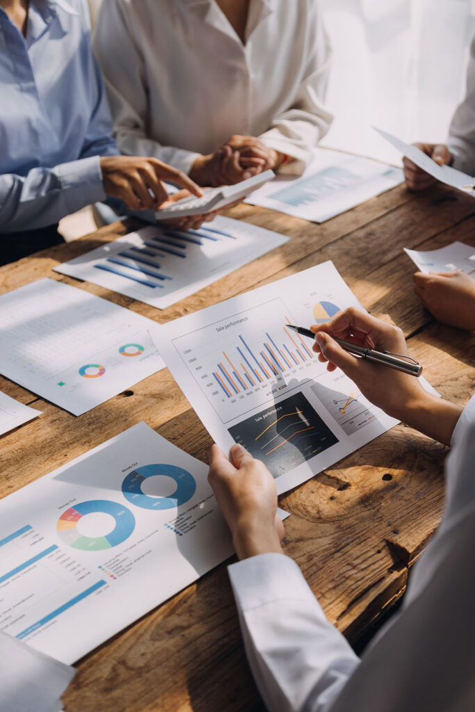 businesswoman-accountant-working-financial-investment-calculator-calculate-analyze-business-marketing-growth-financial-document-data-graph-accounting-economic-commercial-concept
